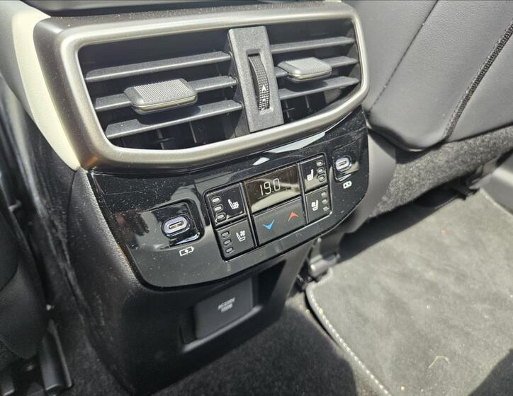 Lexus RX 500h 26