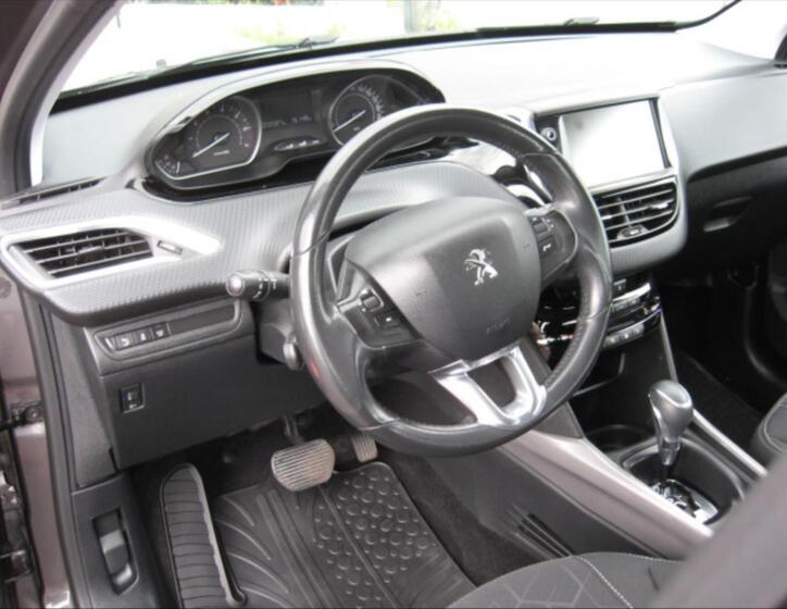 Peugeot 2008 8