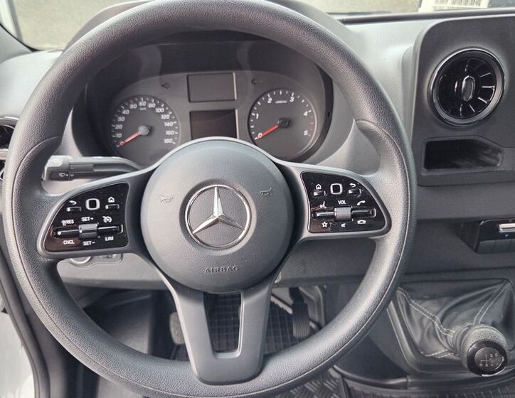 Mercedes-Benz Sprinter 10