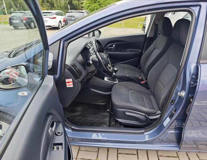 KIA Rio 10
