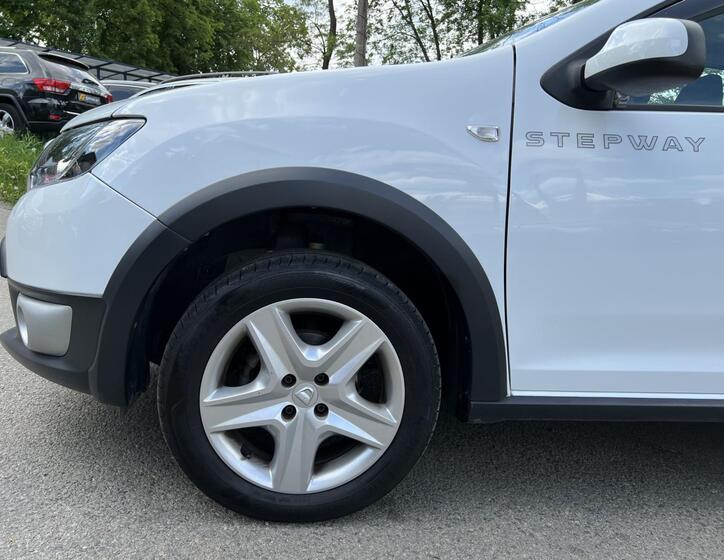 Dacia Sandero 25