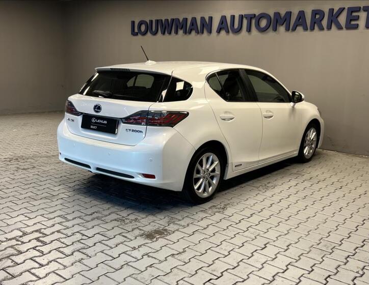 Lexus CT 200h 2