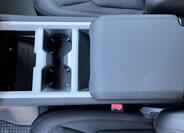 Land Rover Defender 22