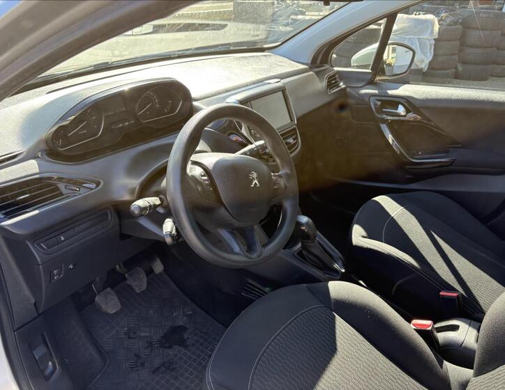 Peugeot 208 11