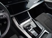 Audi Q8 32