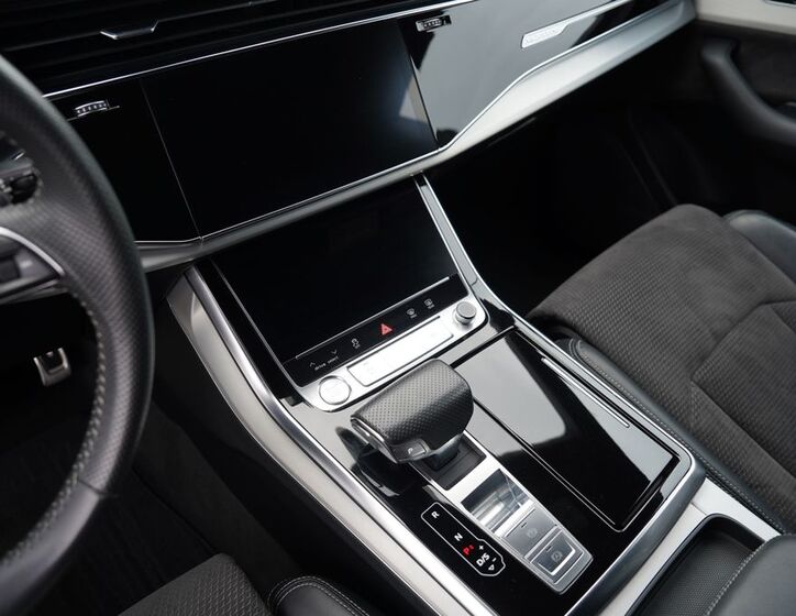 Audi Q8 32