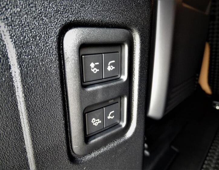 Land Rover Defender 41