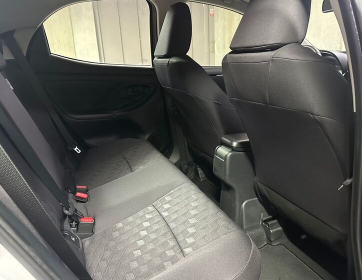 Toyota Yaris 12