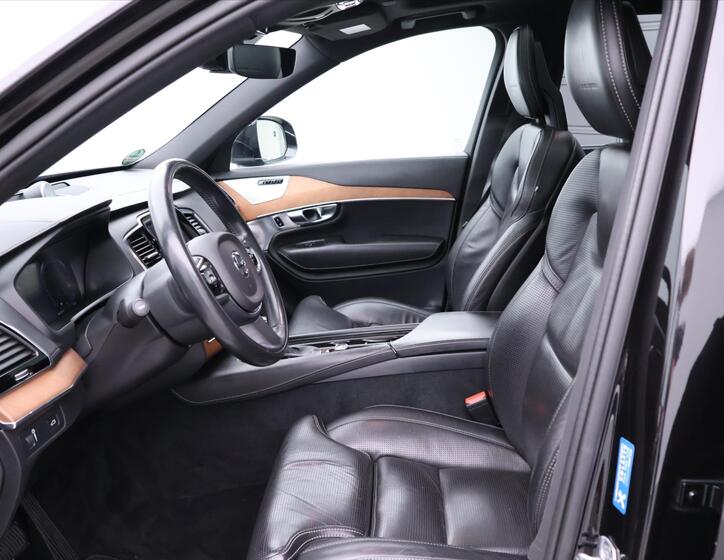 Volvo XC90 13