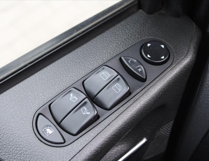 Mercedes-Benz Vito 18