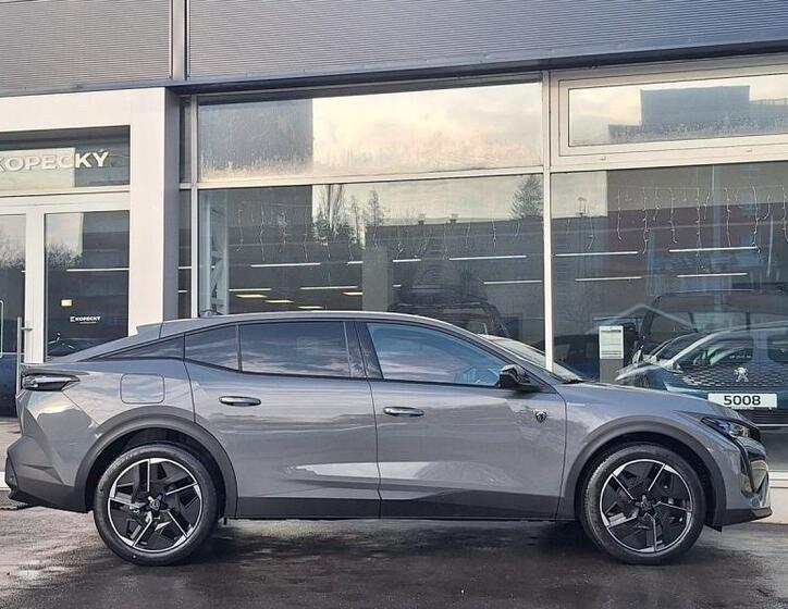 Peugeot 408 8