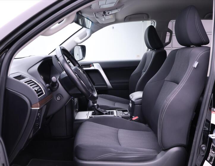 Toyota Land Cruiser 11