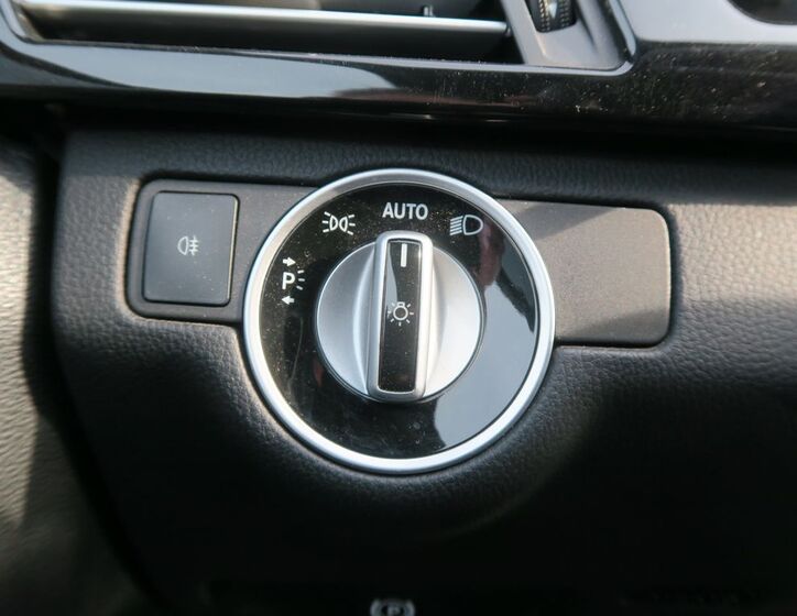 Mercedes-Benz Třídy E 18