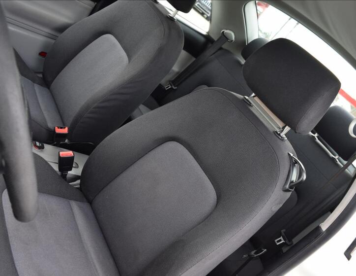 Volkswagen New Beetle 14