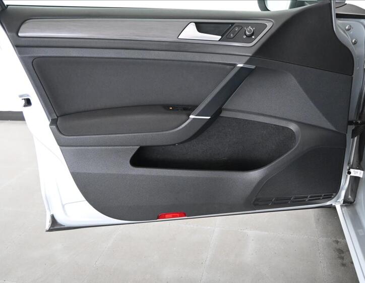 Volkswagen Golf 26