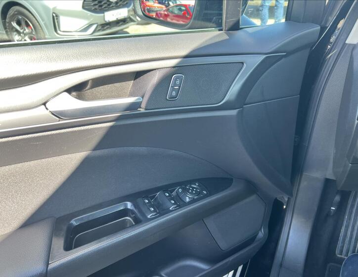 Ford Mondeo 17
