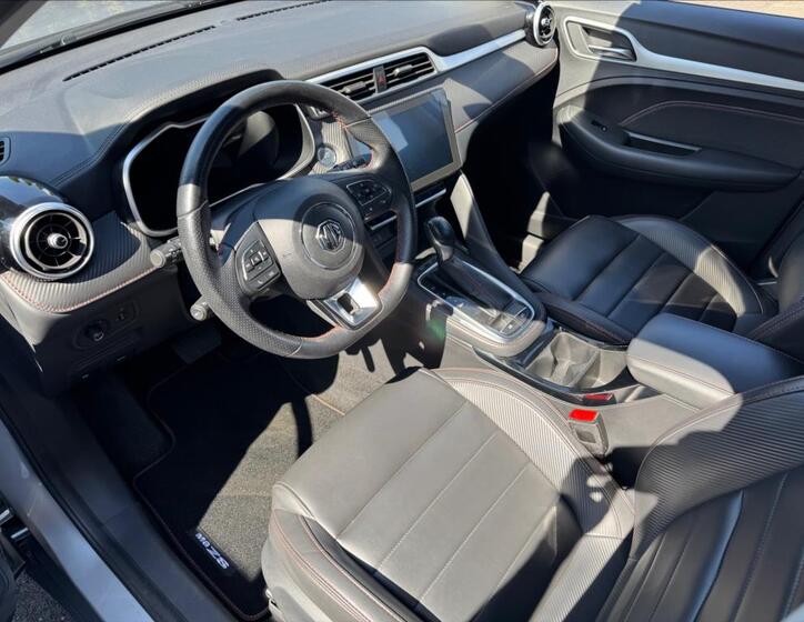 MG ZS 11