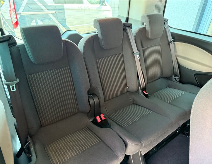 Ford Tourneo Custom 24