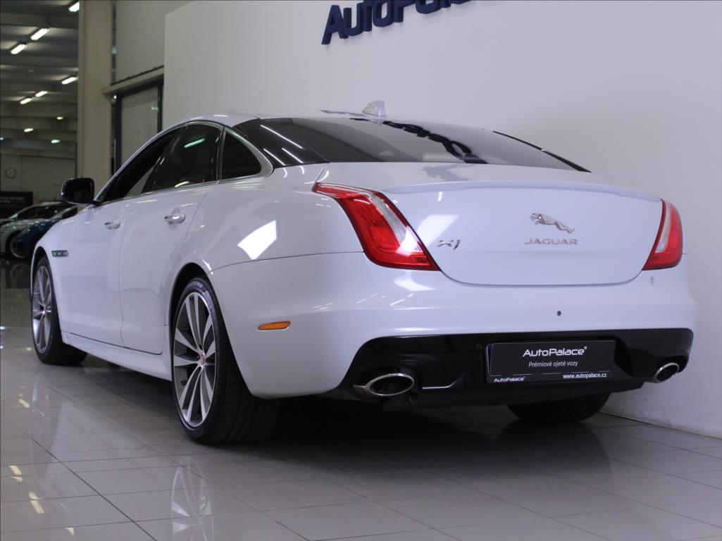Jaguar XJ