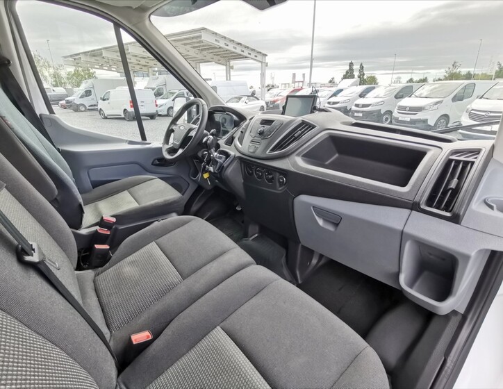 Ford Transit 8