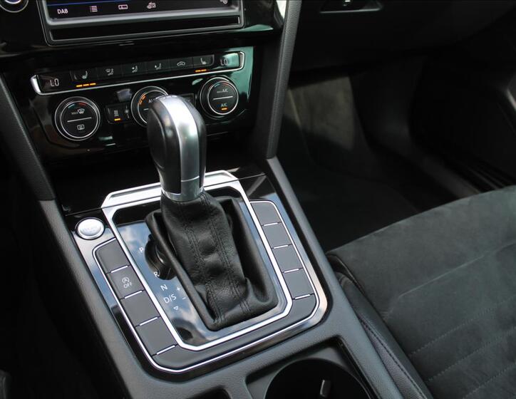 Volkswagen Passat 25