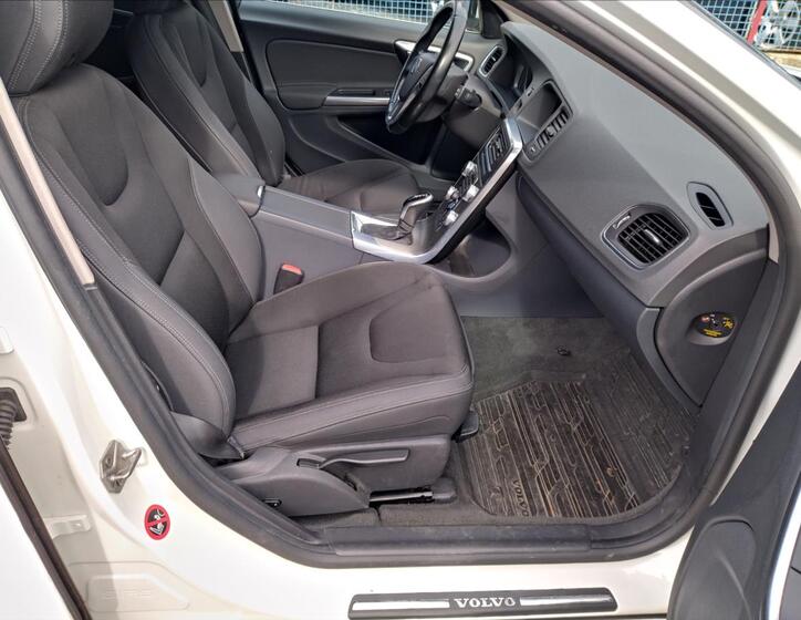 Volvo V60 12