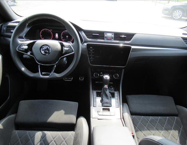 Škoda Superb 9