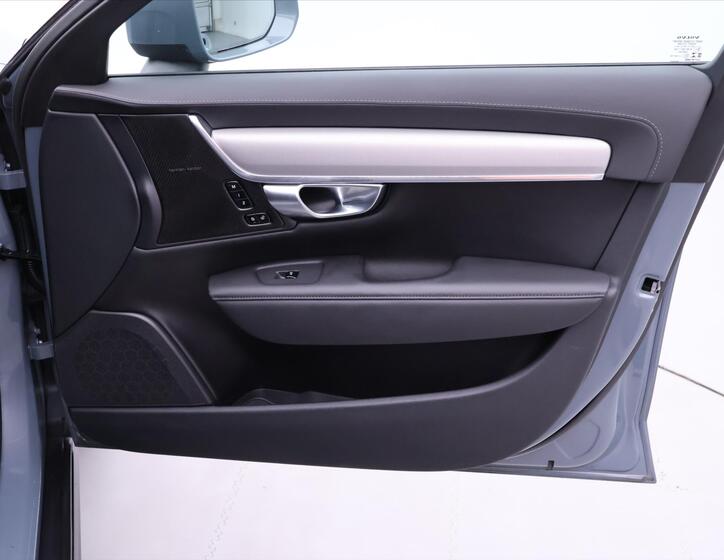 Volvo V90 14