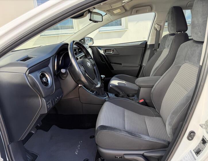 Toyota Auris 8