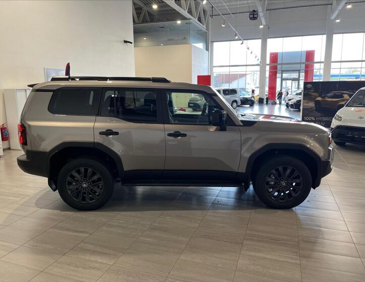 Toyota Land Cruiser 4