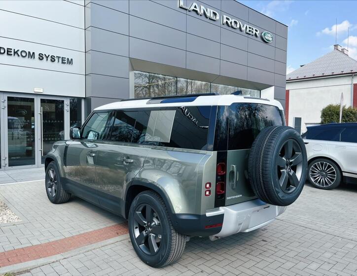 Land Rover Defender 6