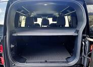 Land Rover Defender 19