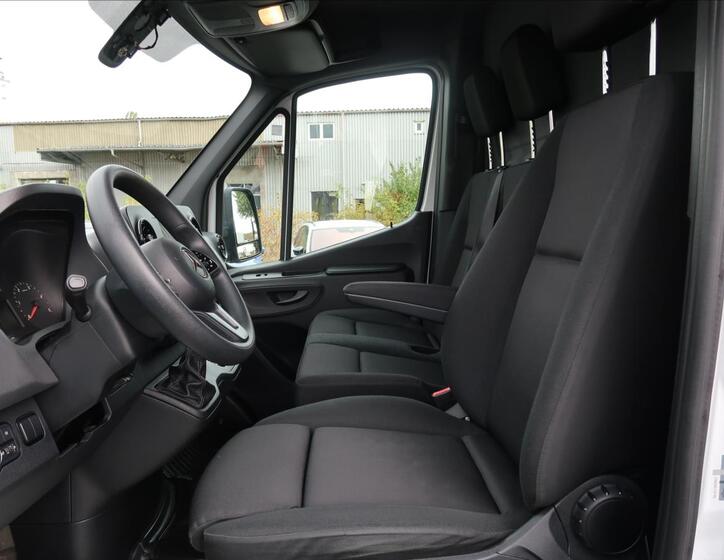 Mercedes-Benz Sprinter 12