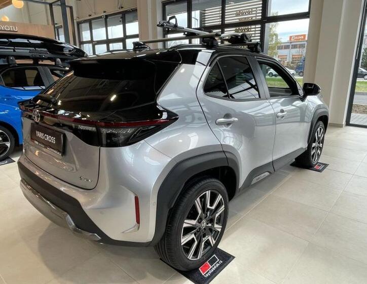 Toyota Yaris Cross 4