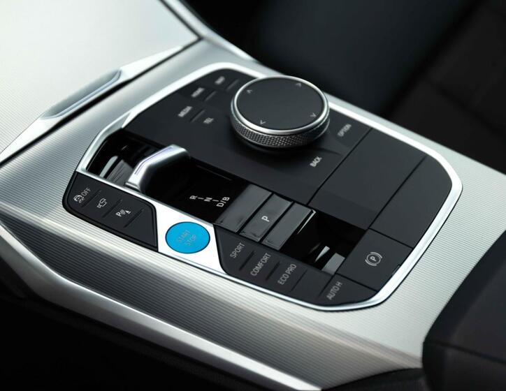 BMW i4 15