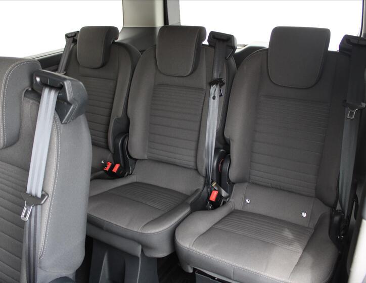 Ford Tourneo Custom 13