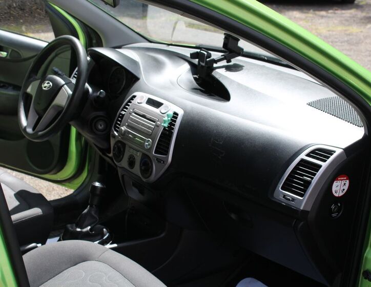 Hyundai i20 16