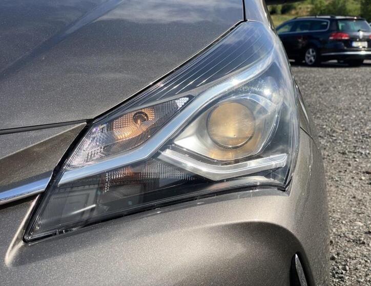 Toyota Yaris 8