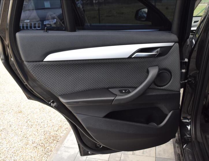 BMW X1 25