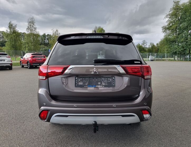 Mitsubishi Outlander 4