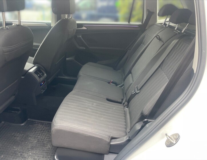 Volkswagen Tiguan 8