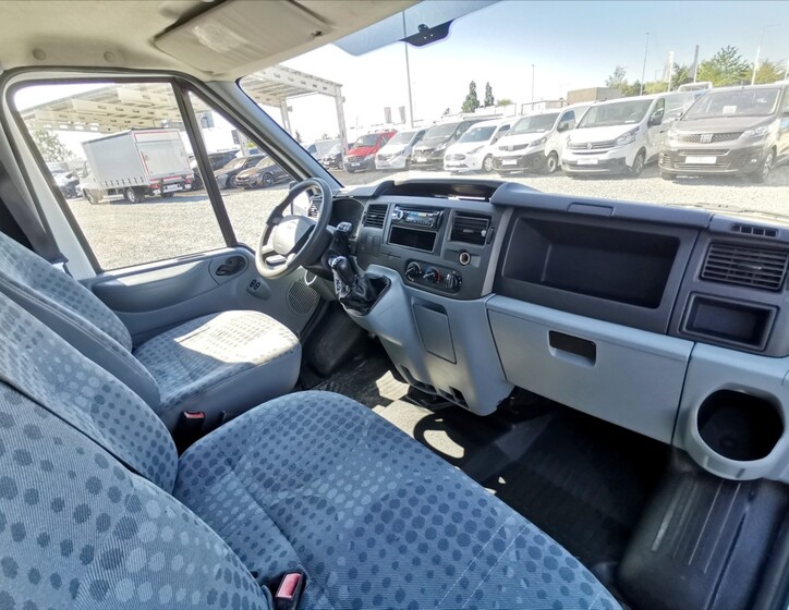 Ford Transit 8