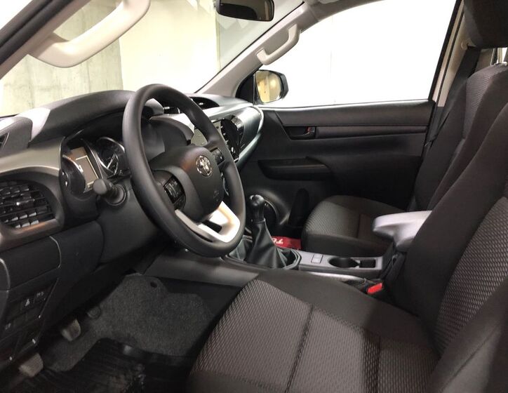 Toyota Hilux 9