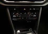 Volkswagen T-Roc 11