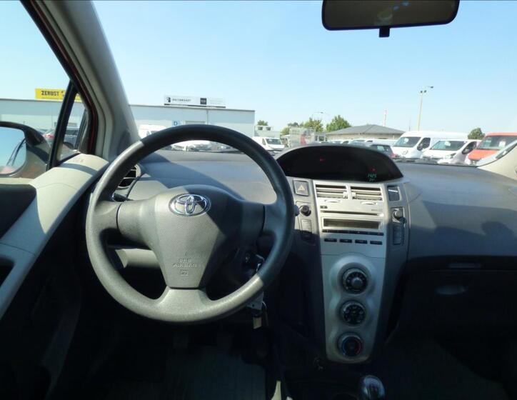 Toyota Yaris 12