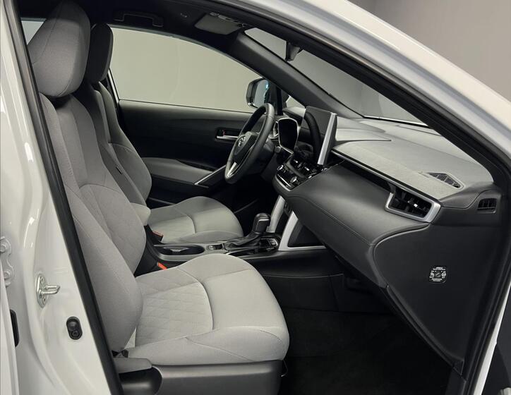 Toyota Corolla Cross 9