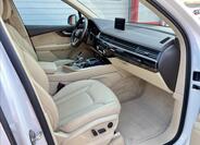 Audi Q7 23