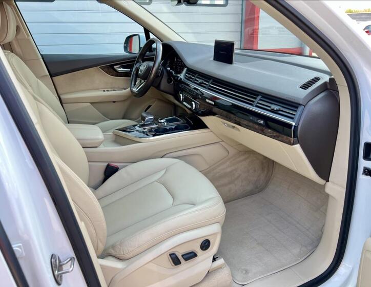 Audi Q7 23