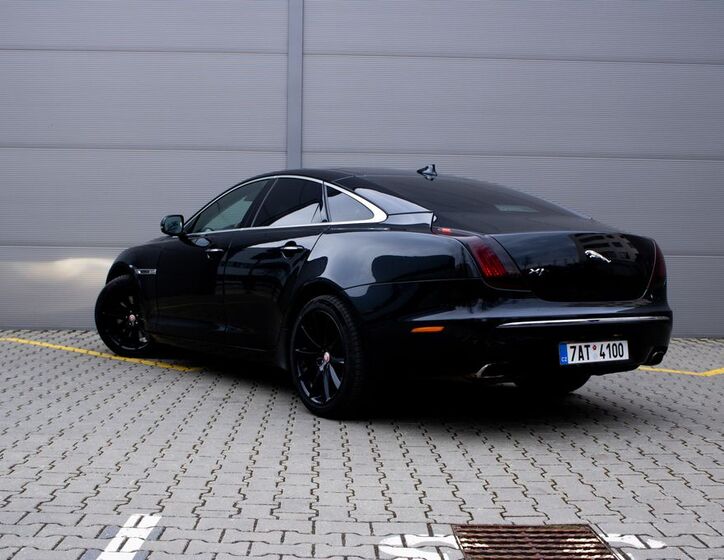 Jaguar XJ 25