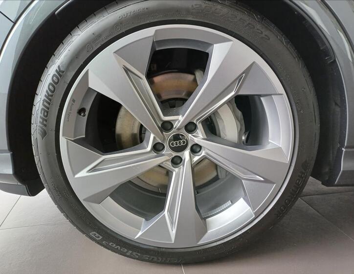 Audi Q7 12